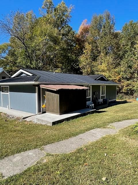 2nd image of 605 Lesley Dr