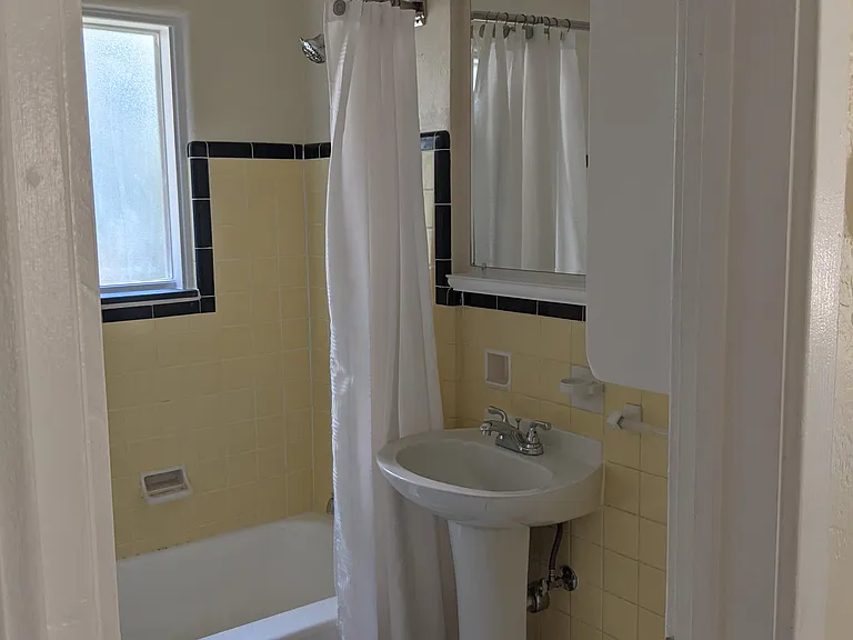 127 W Gardiner Ct #2 — Photo 7