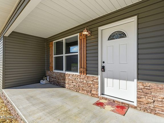 3rd image of 143 Vista Ct