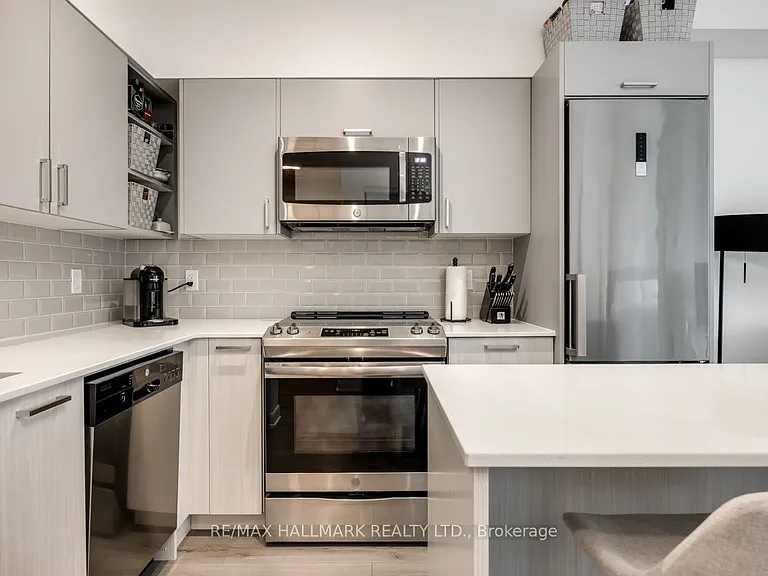 385 Osler St #306 — Photo 6