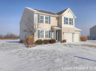 8379 Pebble Dr NE, Rockford, MI 49341
