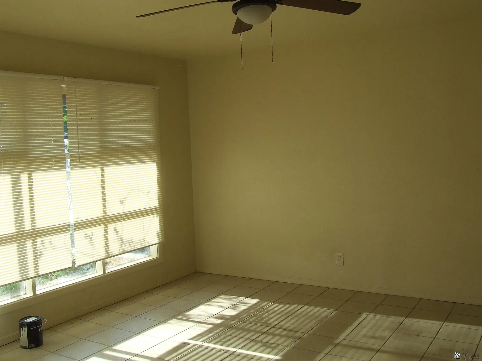 3 bed, 1.0 bath, 900 sqft, $1,300 — Photo 3