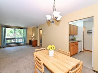 2200 W Good Hope Rd UNIT 218, Glendale, WI 53209