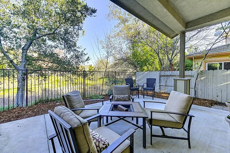 Penryn Townhome — Photo 2