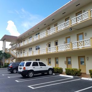 5121 W Oakland Park Blvd #206, Lauderdale Lakes, FL, 33313