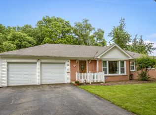 114 Woodland Rd, Libertyville, IL 60048