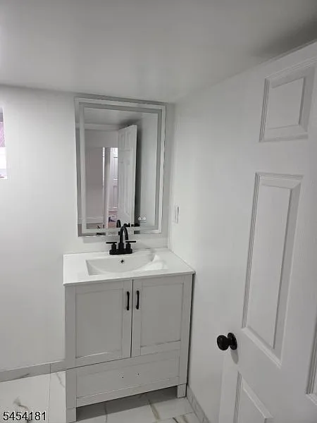 2 bed, 1.0 bath, $2,750 — Photo 2