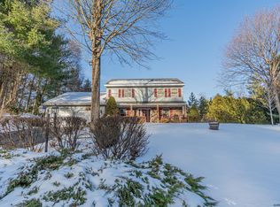 4 Bent Pine Holw, Clifton Park, NY 12065