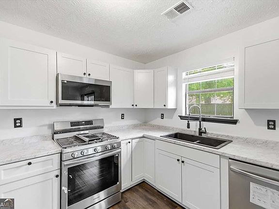 4th image of 608 Crestmont Ct