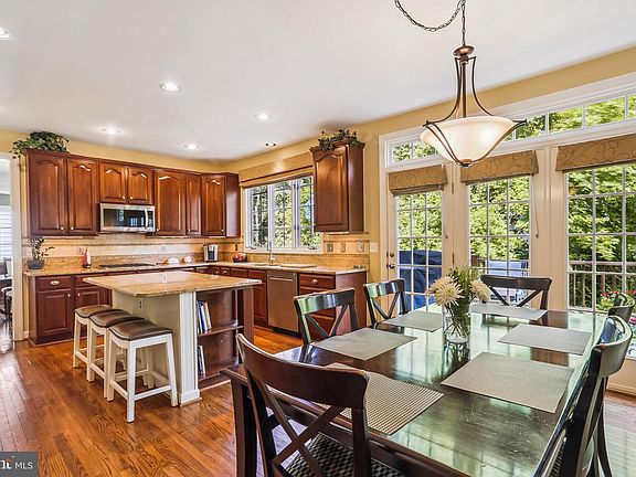 2nd image of 4412 Winding Oak Dr