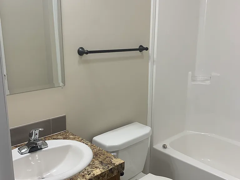 Crestview — Photo 31