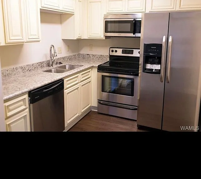 619 15th Ave — Photo 22
