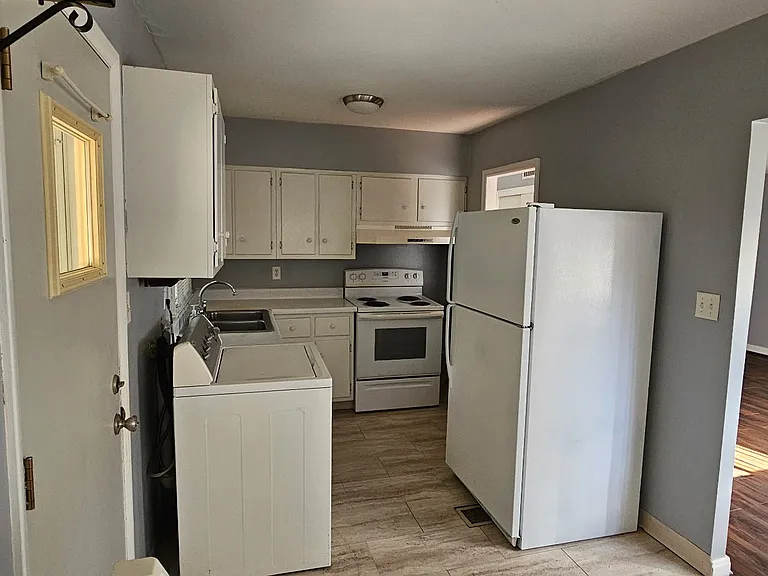 4504 Kingview Ave — Photo 7