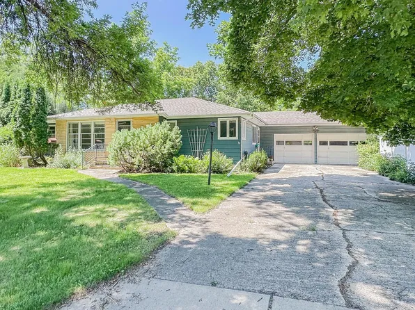 540 S 8th St, Bird Island, MN 55310