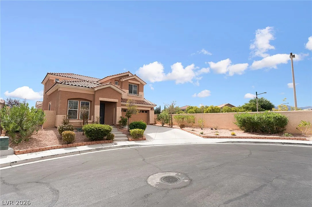 4 bed, 2.5 bath, 2211 sqft, $2,950 — Photo 3