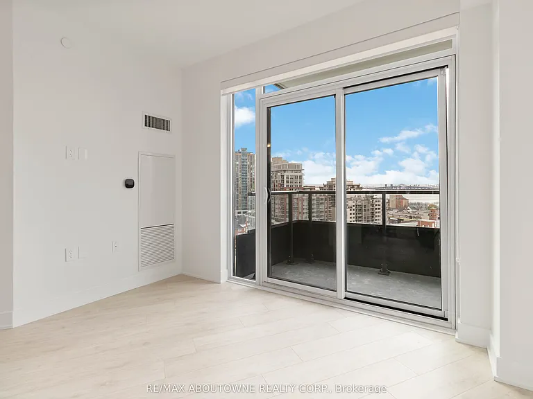 2088 James St #1109 — Photo 14