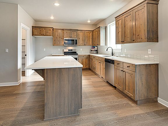 2nd image of 20668 SE Iron Horse Ln