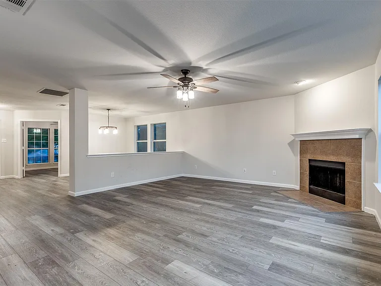 1817 Heron Dr — Photo 4