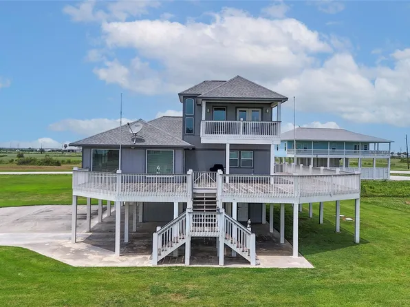 816 Pinata Dr, Crystal Beach, TX 77650