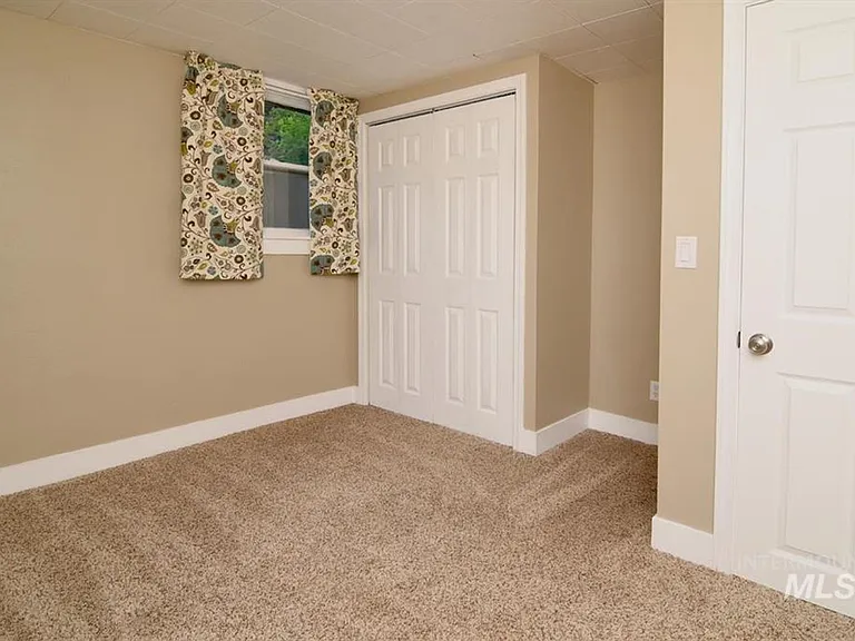 2228 W Frederic St — Photo 13
