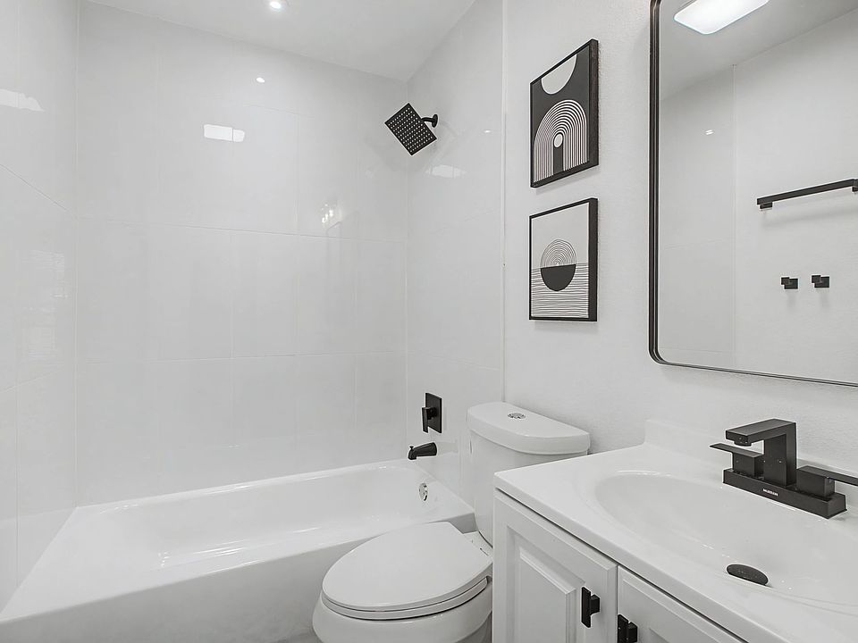 1st image of 806 Laguna Dr