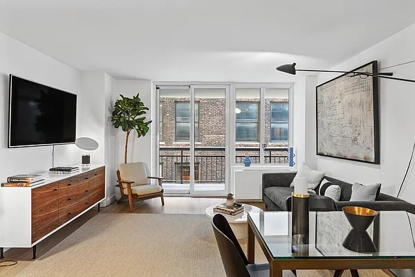 Rented by Greystar | media 26