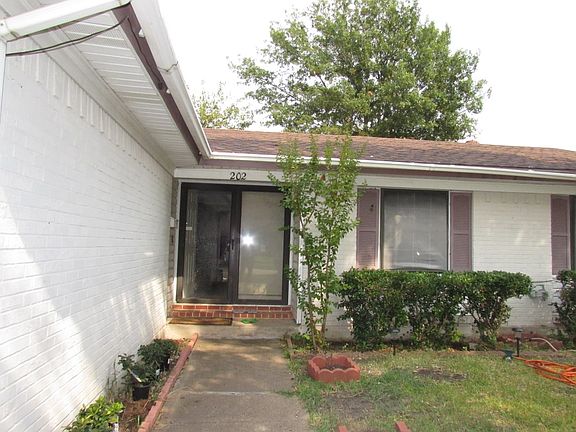 2nd image of 202 S Bernice Dr