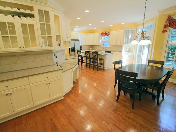 5th image of 7628 Kestrel Way W