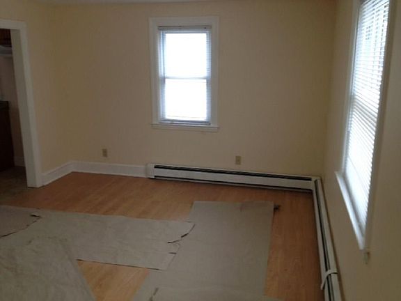 5th image of 28 Buttonwoods Ave