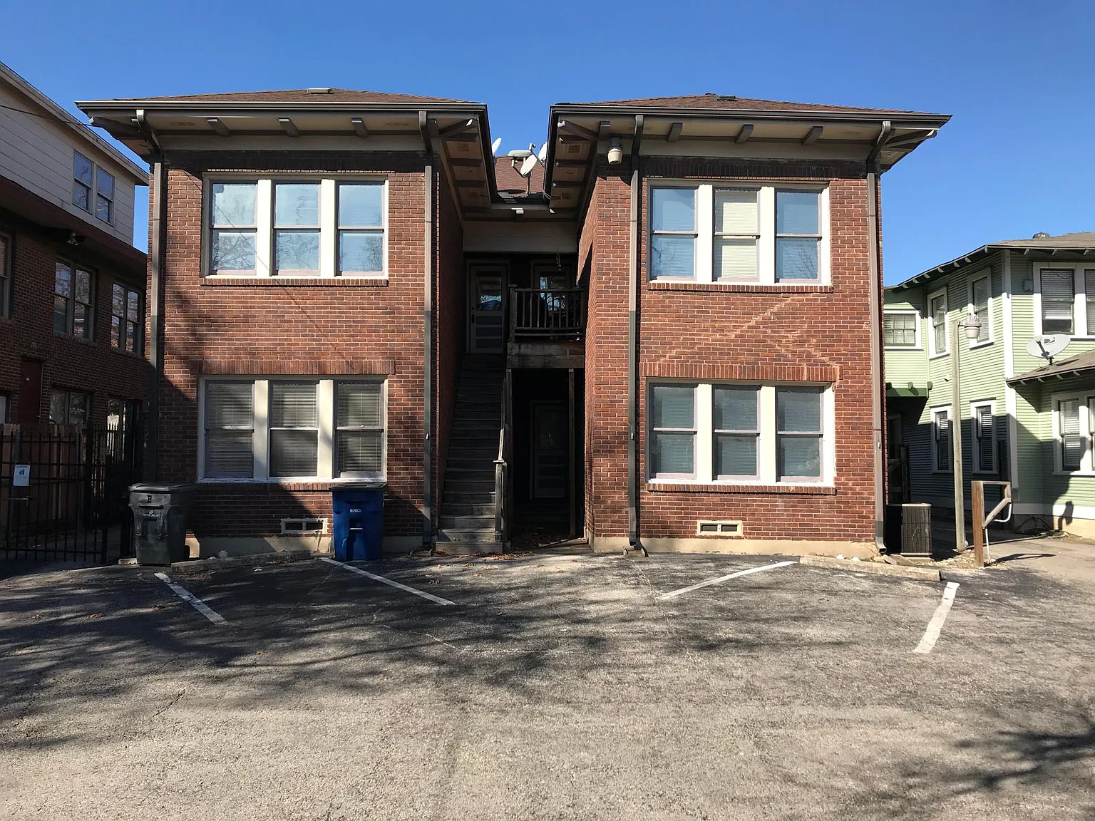 2 bed, 1.5 bath, 975 sqft, $1,550 — Photo 2