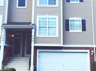 562 Declaration Ln, Aurora, IL 60502