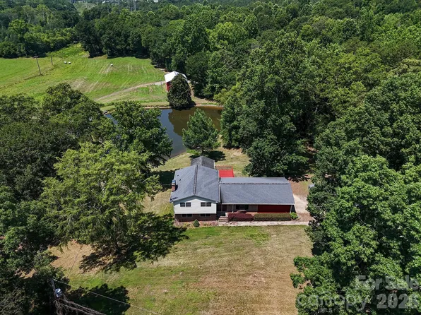 813 Robinson Clemmer Rd, Dallas, NC 28034