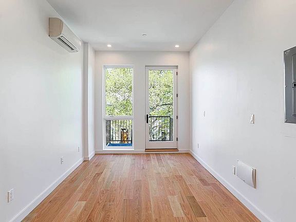 4th image of 350 Rutland Rd #4L