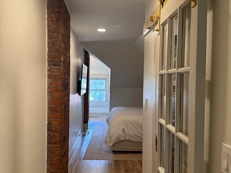 745-747 S 6th St — Photo 20
