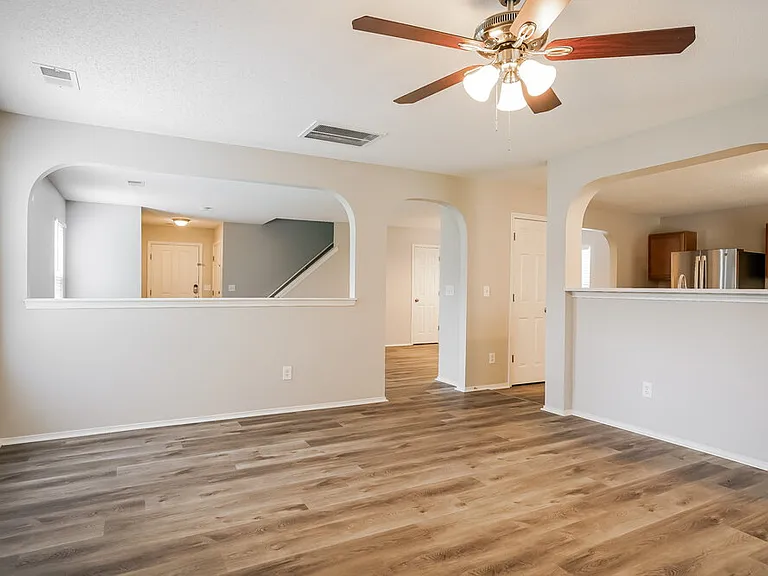 1024 Mailwood Dr — Photo 6
