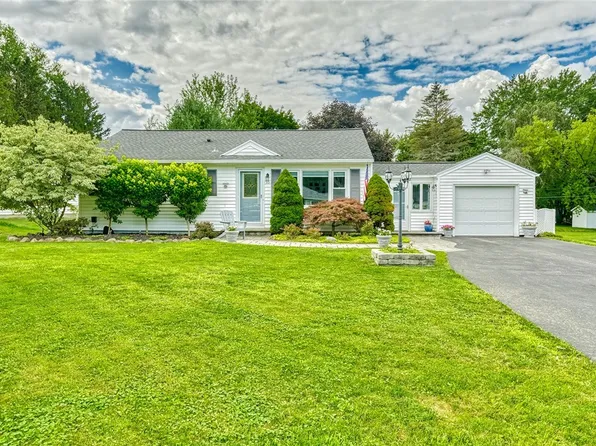 55 Creek Hill Ln, Rochester, NY 14625