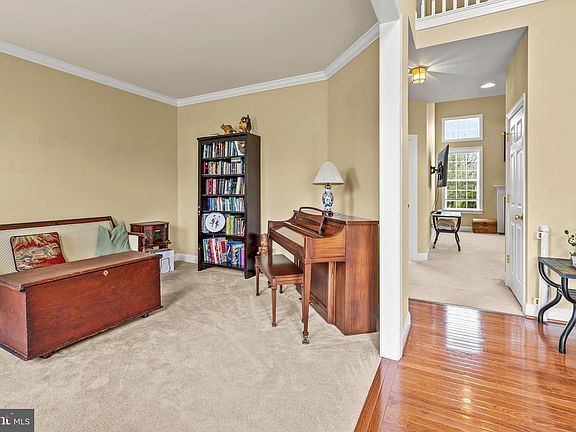 5th image of 204 Coleridge Ln