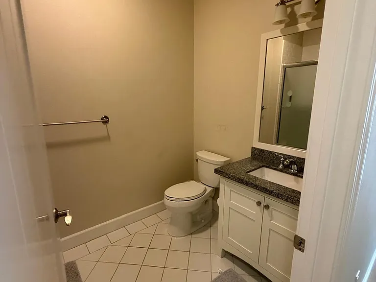 1001 Laurel St #103 — Photo 9