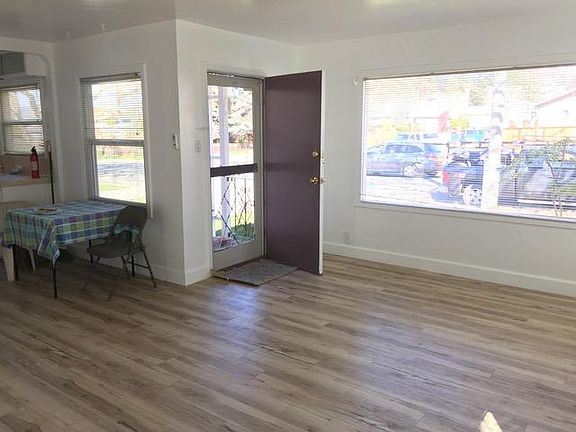 3rd image of 930 Mountain View Ave