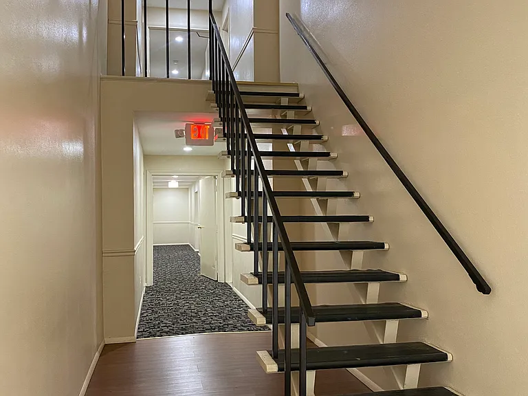 Toledo Circle Apartments — Photo 12