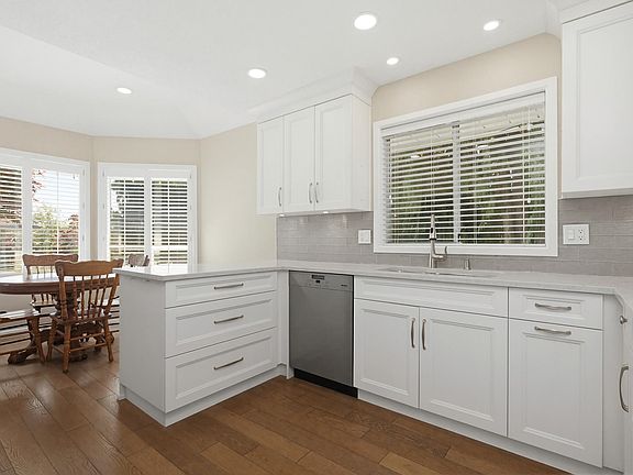 4th image of 32615 Murray Ave #1
