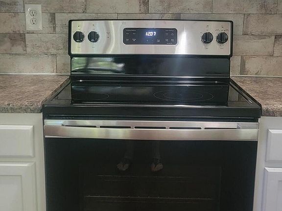 4th image of 710 Dailey Ave