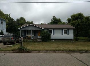 731 E Sherman St, Holly, MI 48442