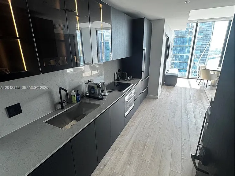 20 NE 11th St #4604 — Photo 9