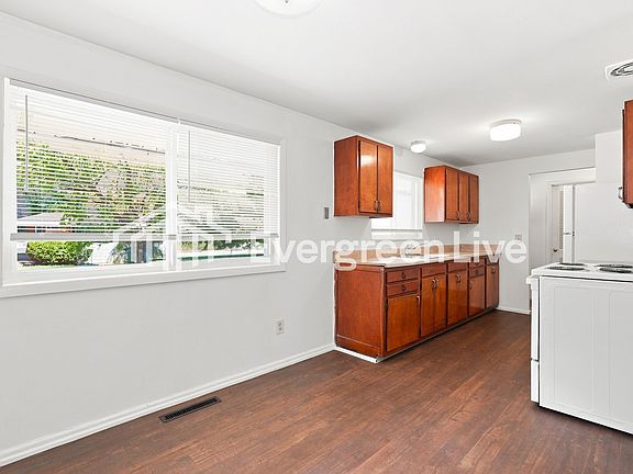 4th image of 1366 Terry Dr