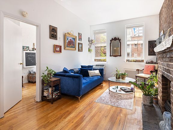3rd image of 128 W 70th St APT 6