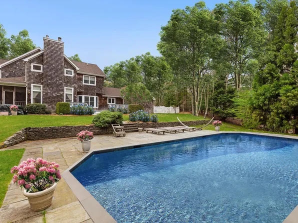 10 Cove Neck Ln, Southampton, NY 11968