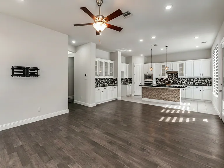 2152 Bailey St — Photo 8