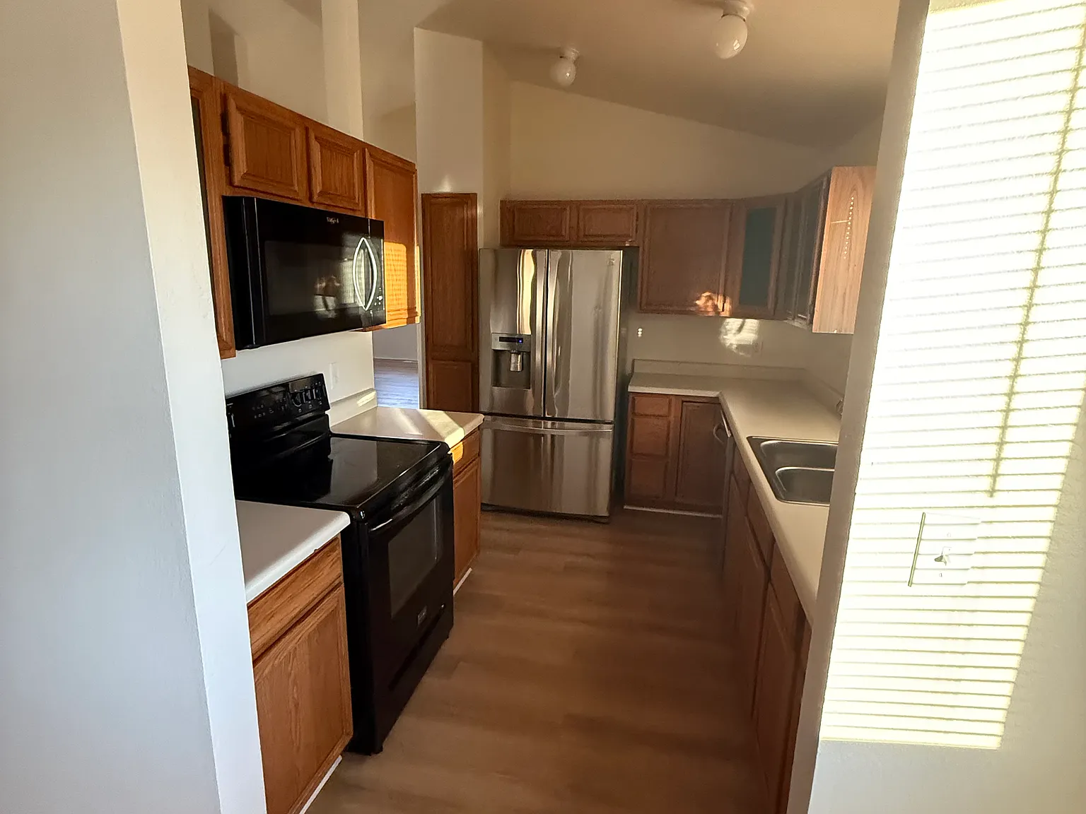 2 bed, 1025 sqft, $3,000 — Photo 1