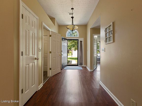 3rd image of 1208 Beckley Hills Ct